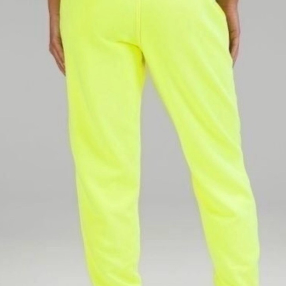 lululemon athletica Scuba HR Jogger Neon Wash in Neon Yellow size 6
NEW W TAG